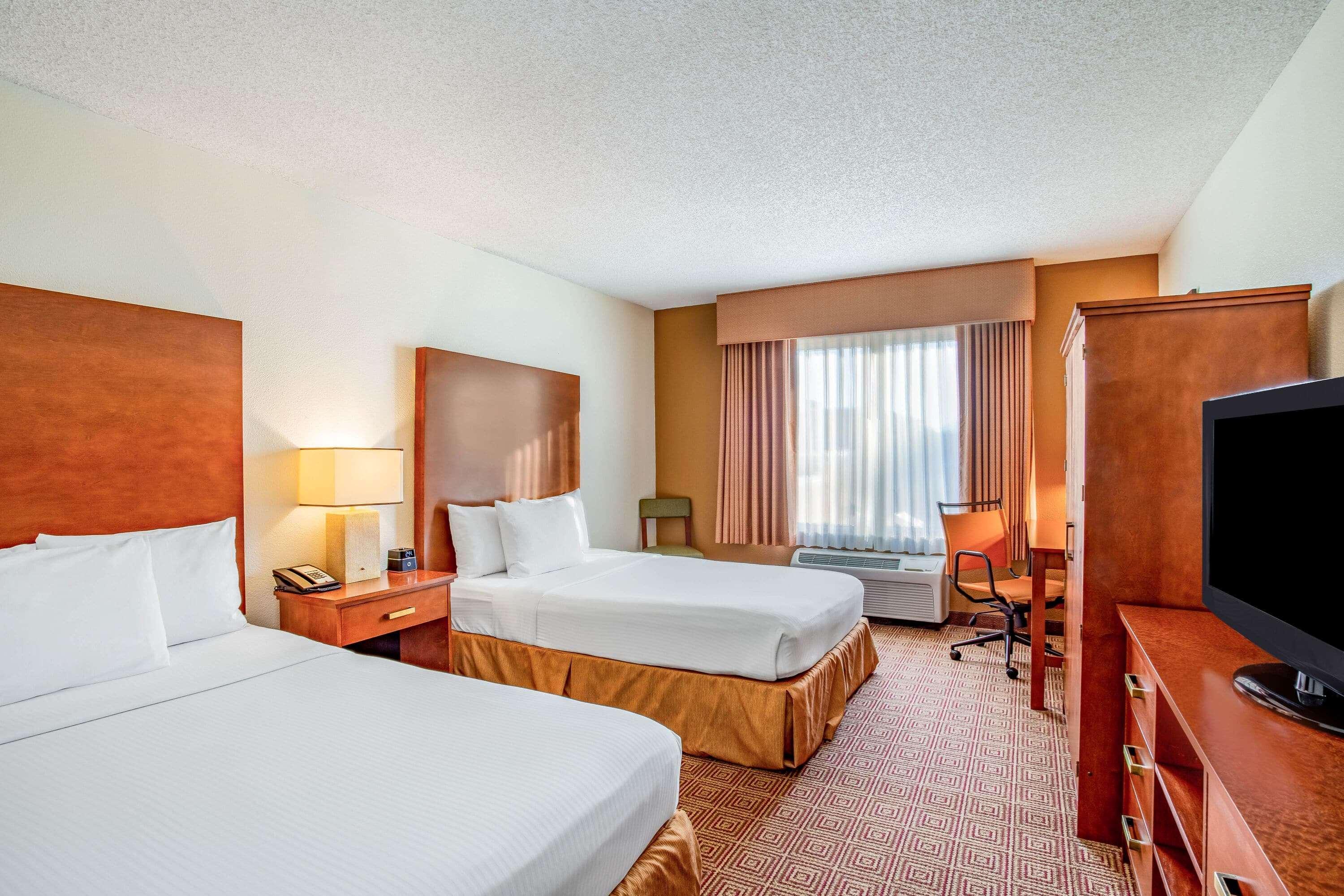 La Quinta By Wyndham Danbury Hotel Bagian luar foto