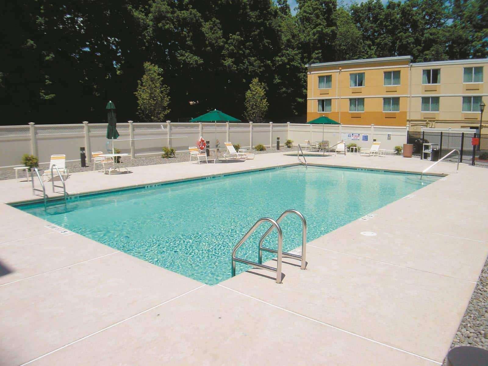 La Quinta By Wyndham Danbury Hotel Bagian luar foto