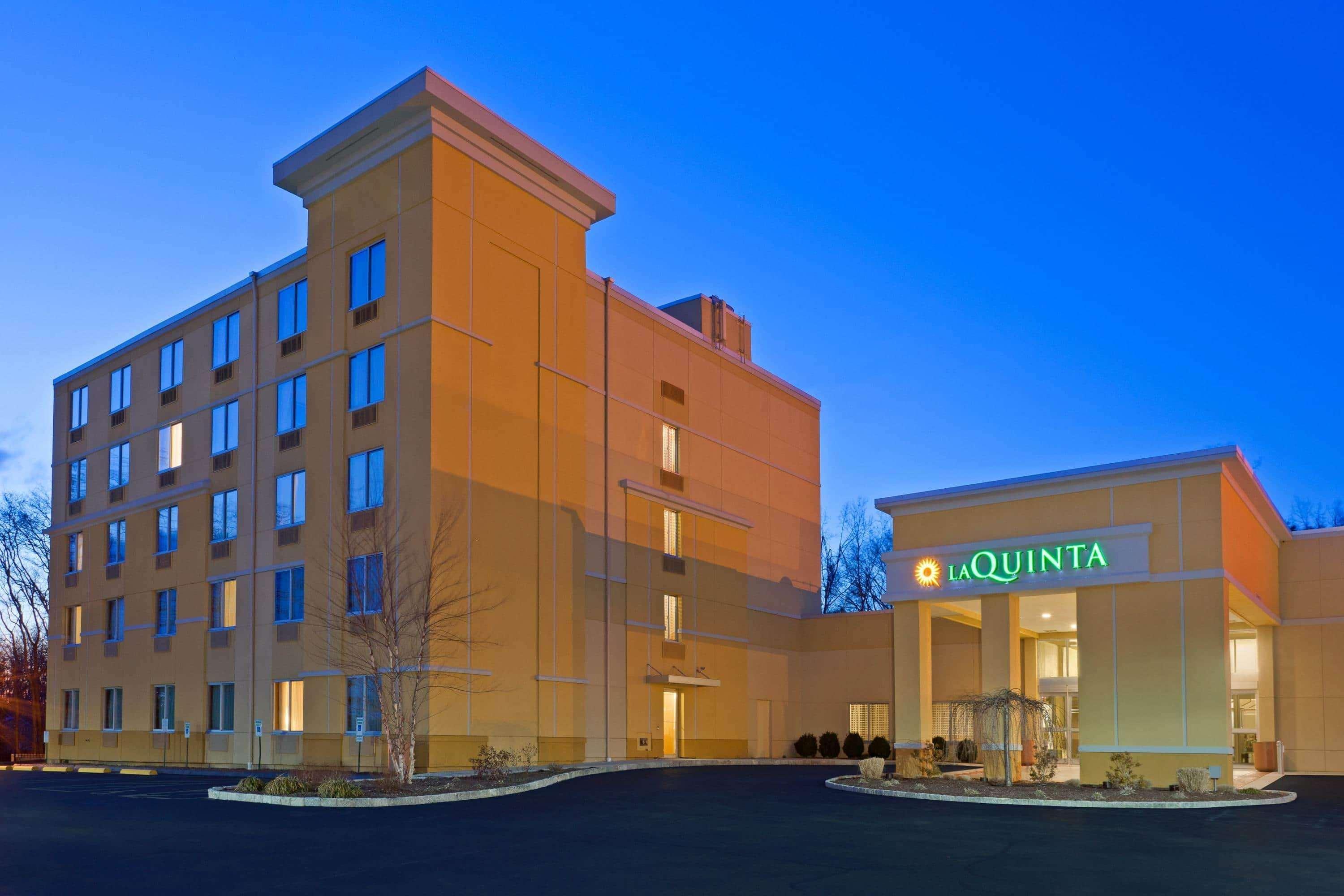 La Quinta By Wyndham Danbury Hotel Bagian luar foto
