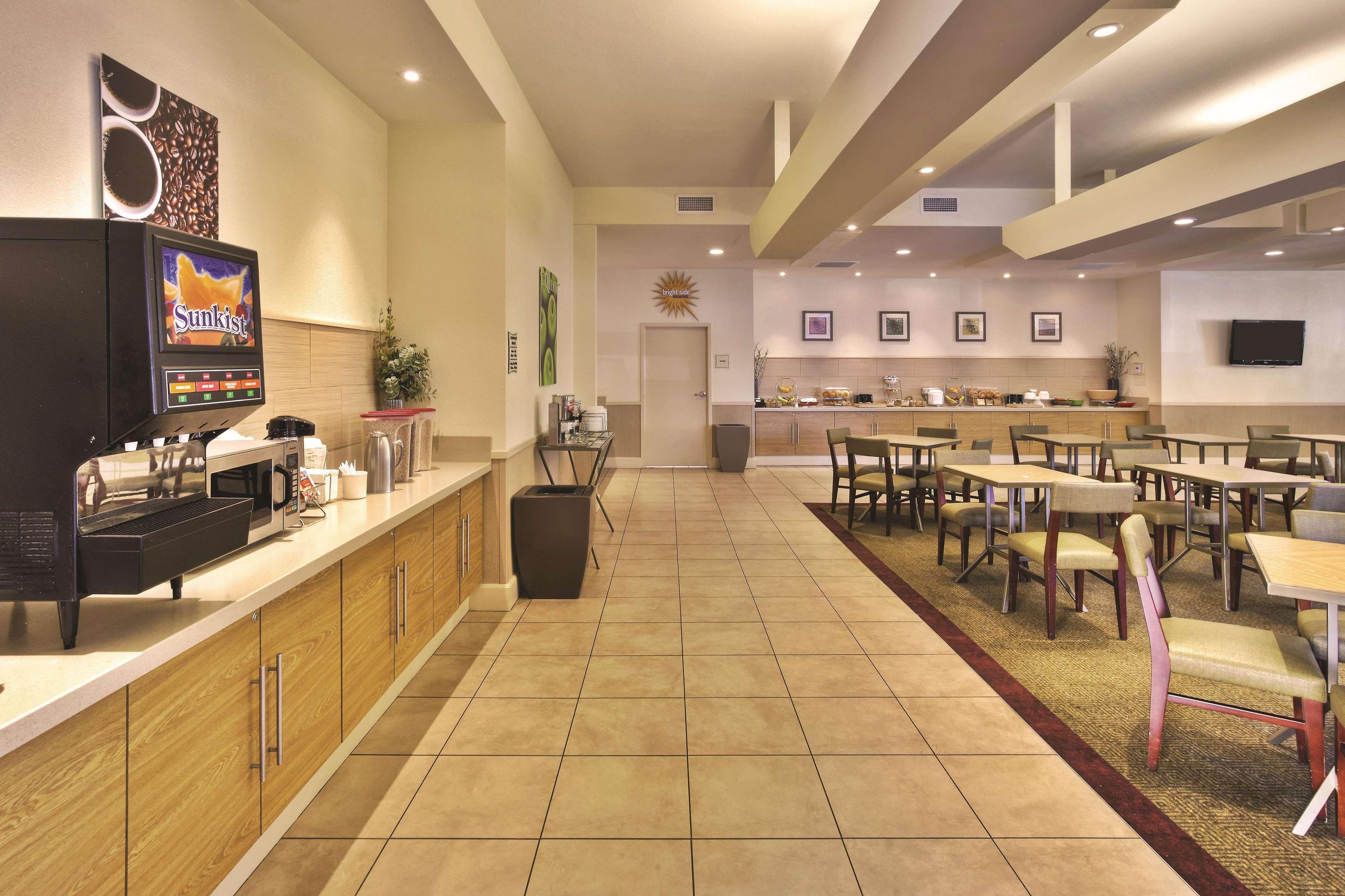 La Quinta By Wyndham Danbury Hotel Bagian luar foto
