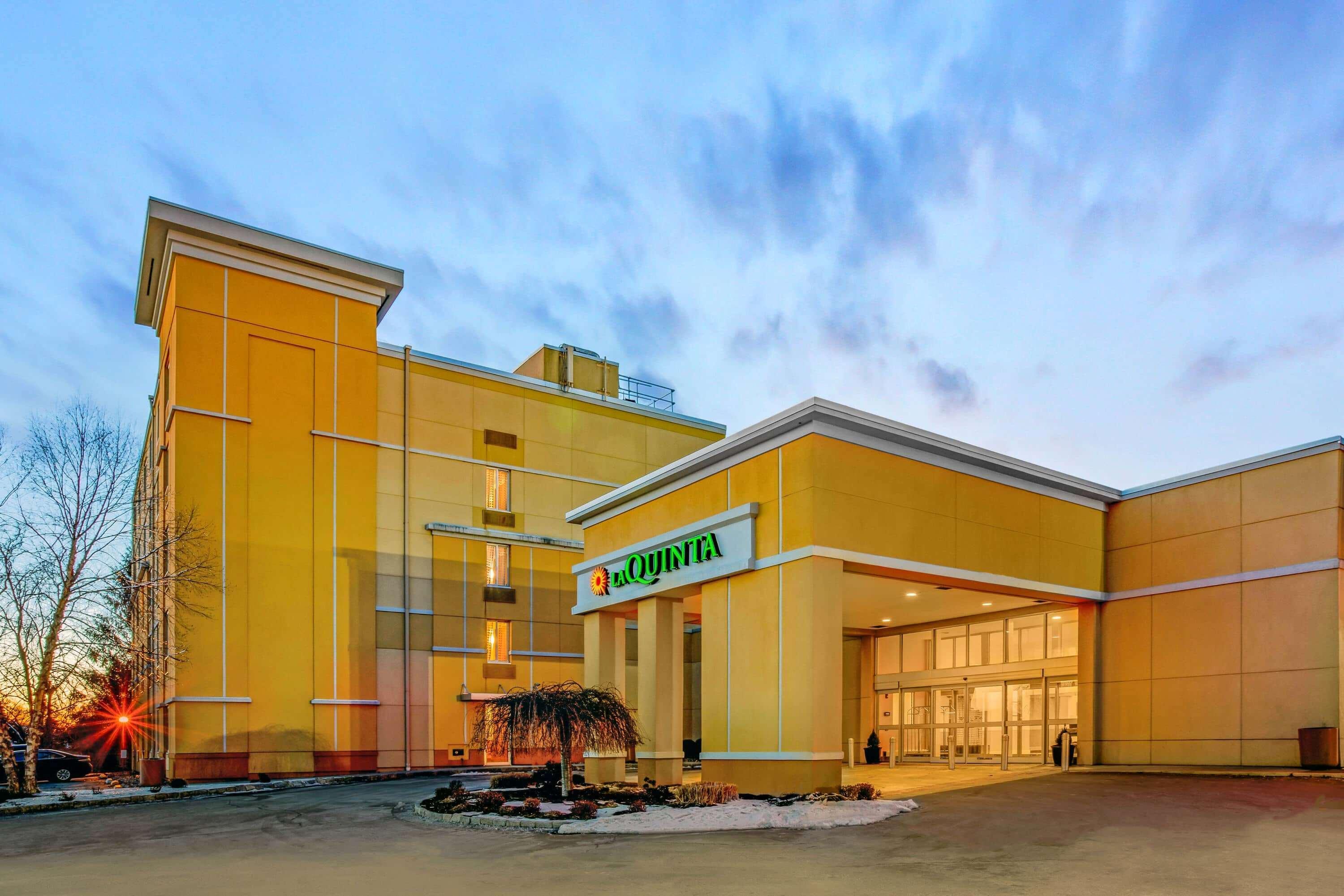 La Quinta By Wyndham Danbury Hotel Bagian luar foto