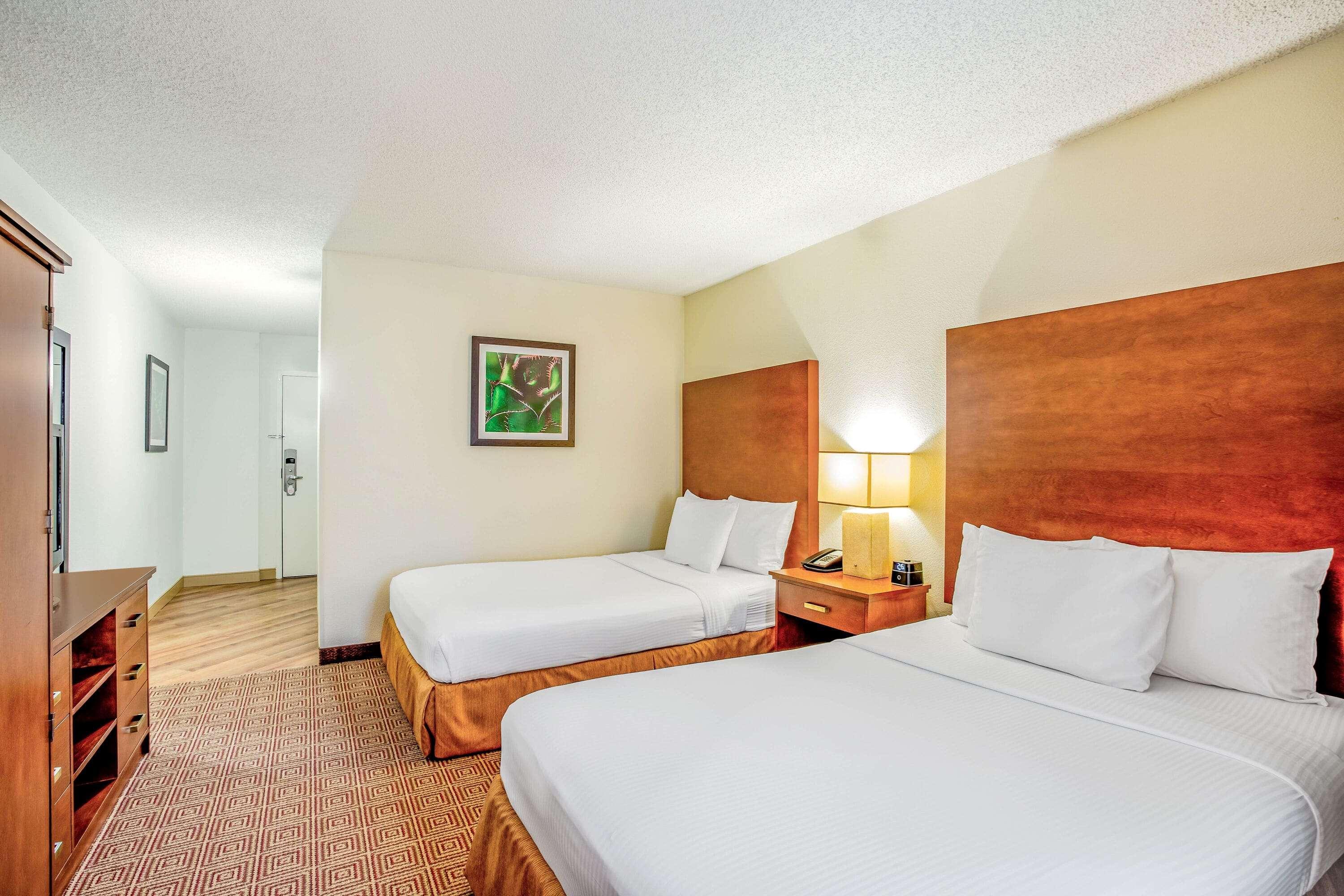 La Quinta By Wyndham Danbury Hotel Bagian luar foto