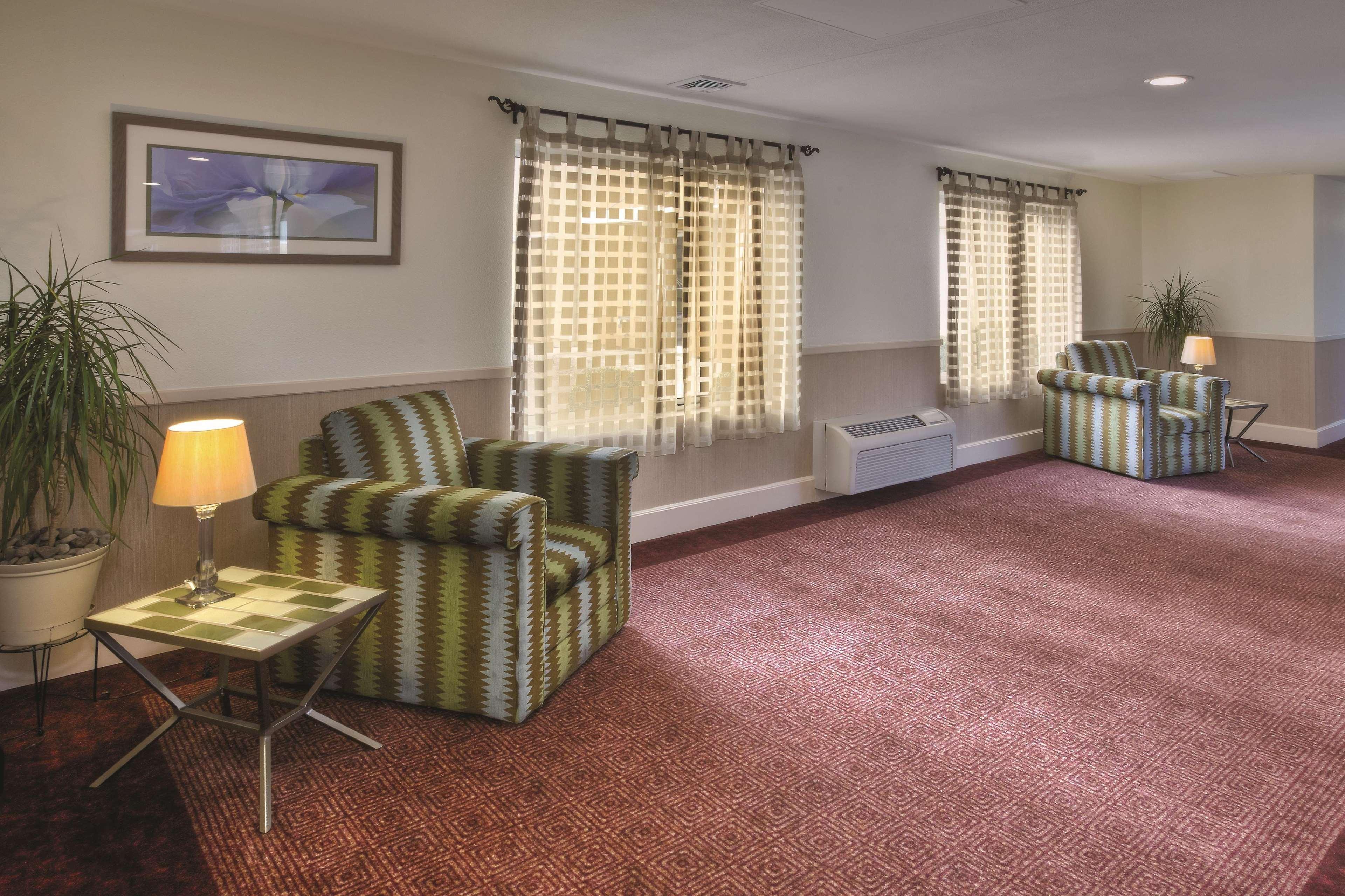 La Quinta By Wyndham Danbury Hotel Bagian luar foto