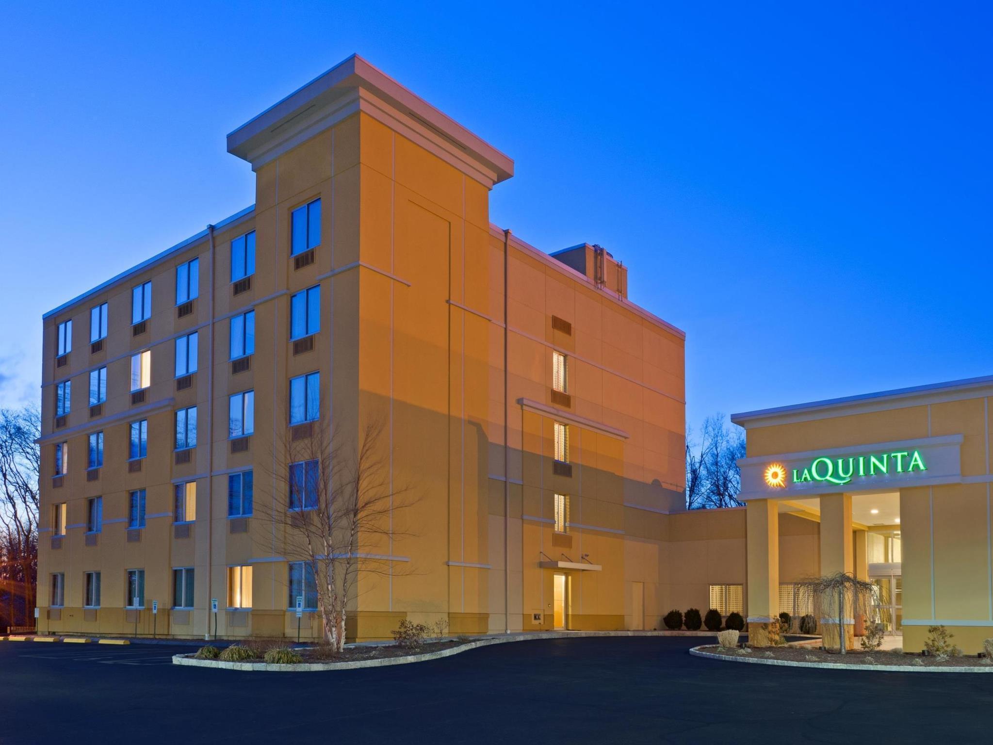 La Quinta By Wyndham Danbury Hotel Bagian luar foto