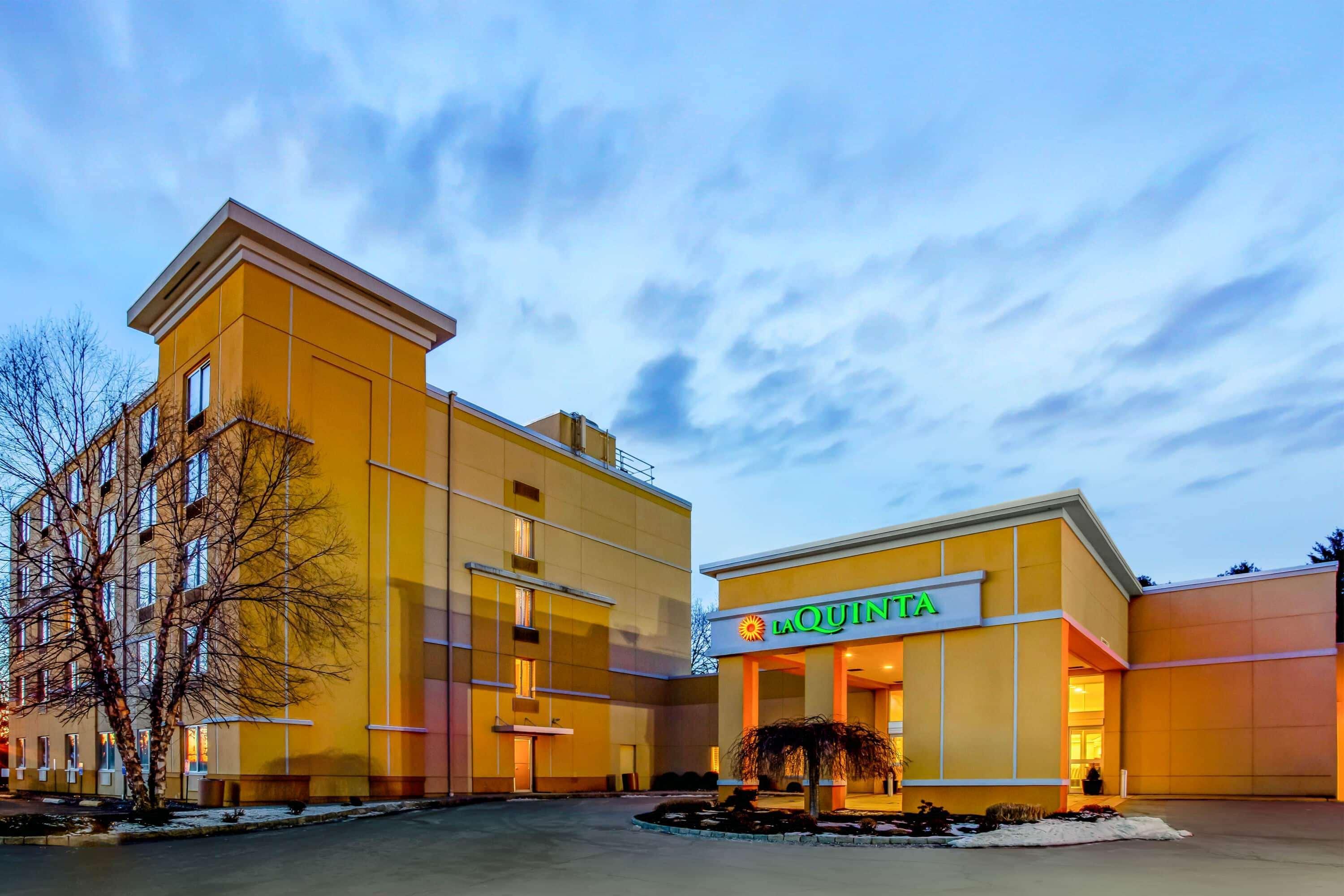 La Quinta By Wyndham Danbury Hotel Bagian luar foto