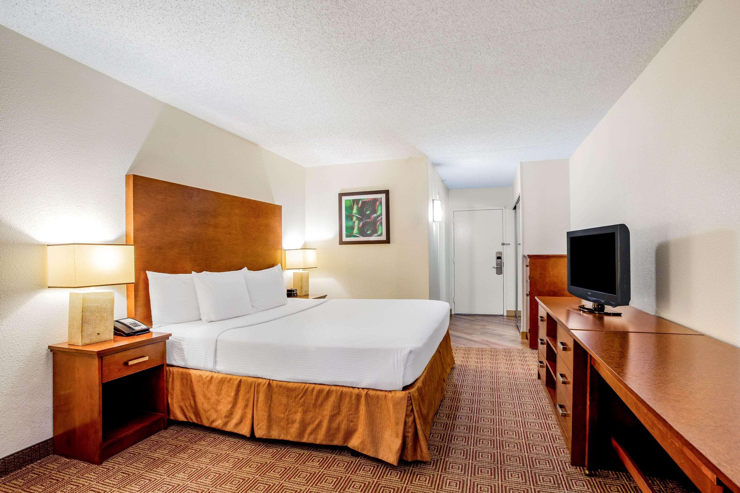 La Quinta By Wyndham Danbury Hotel Bagian luar foto