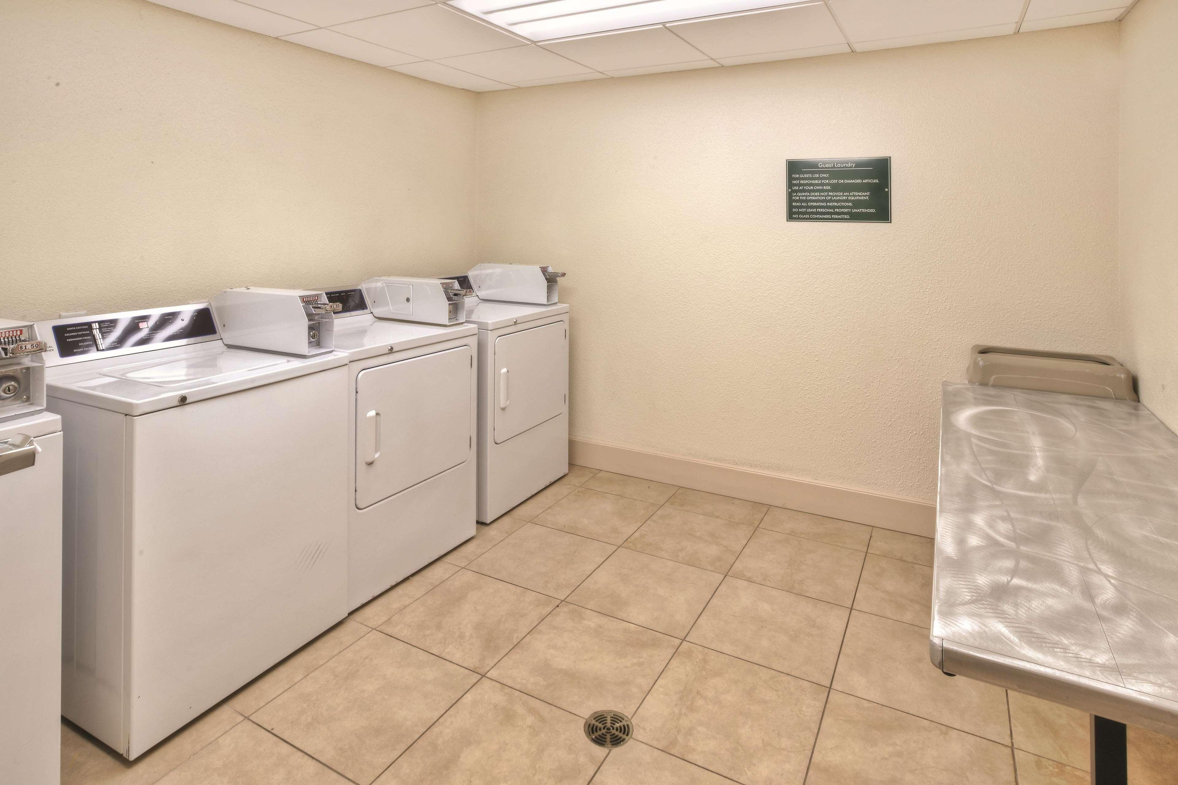 La Quinta By Wyndham Danbury Hotel Bagian luar foto