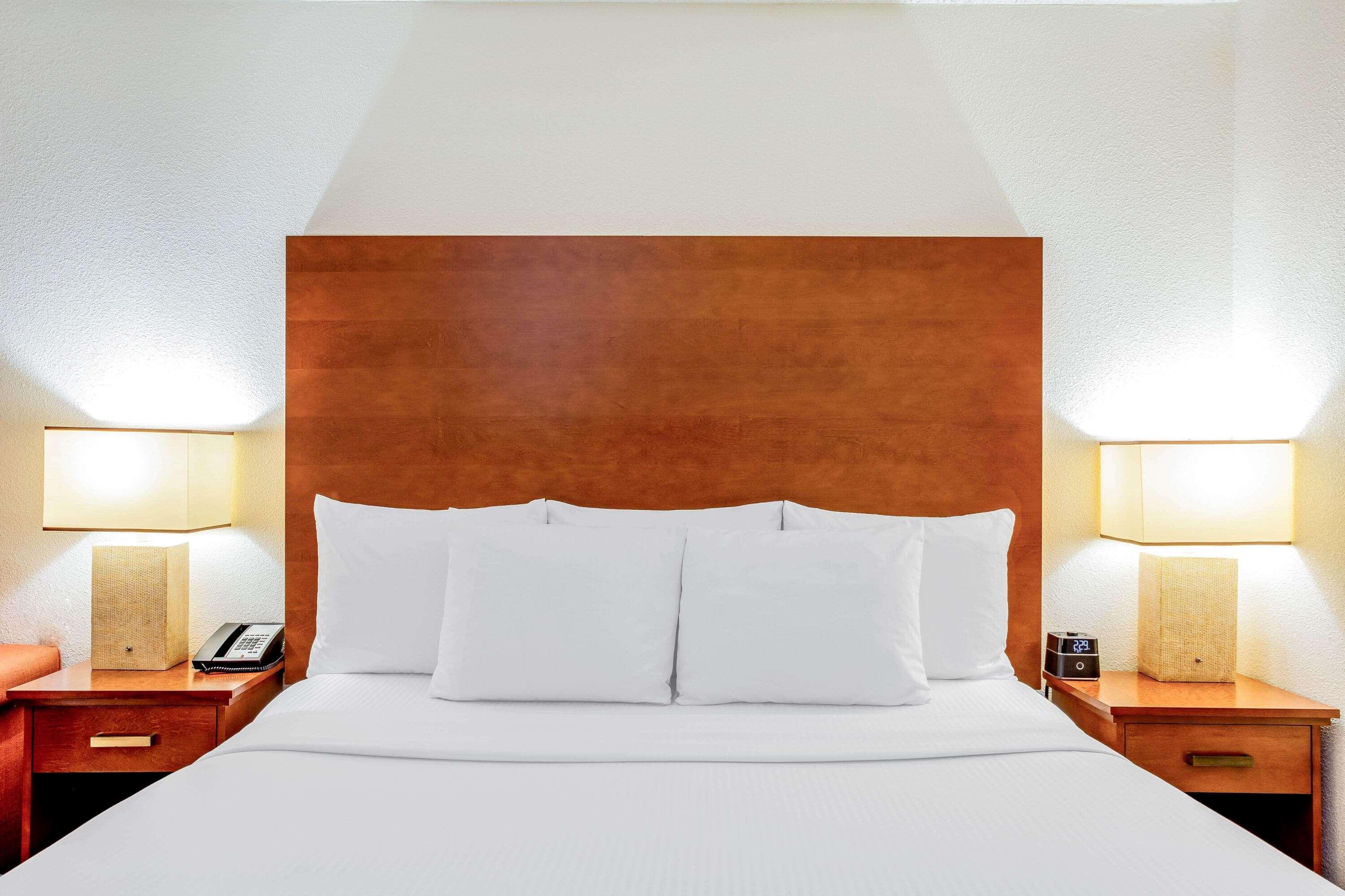 La Quinta By Wyndham Danbury Hotel Bagian luar foto