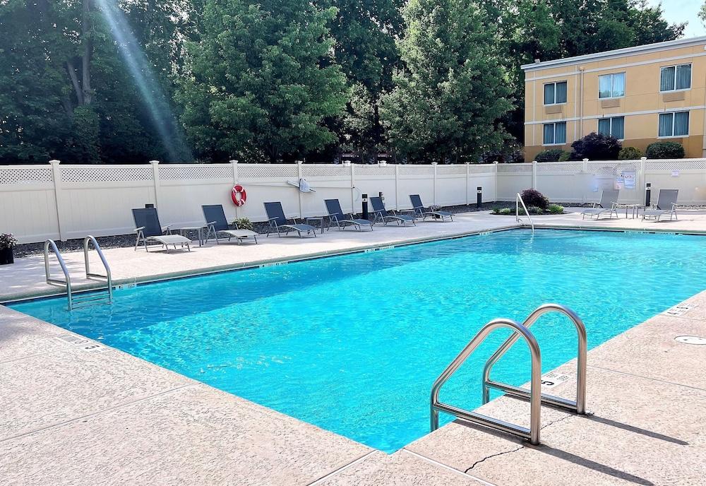 La Quinta By Wyndham Danbury Hotel Bagian luar foto
